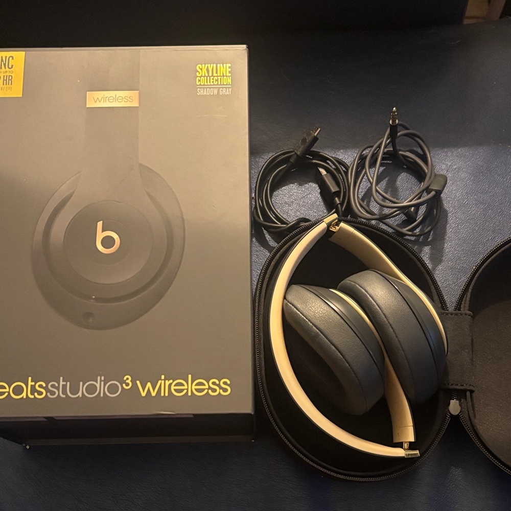 Beats Studio3 Wireless Headphones - Shadow Gray and Gold